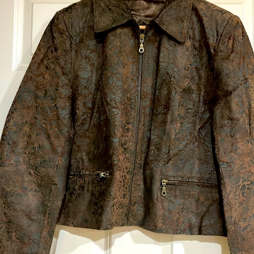 Custom made leather coat for Women from Turkey, the land of leather.